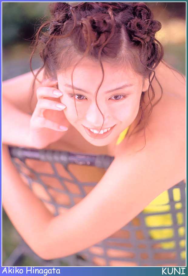 雛形あきこ、グラビア時代の水着姿が魅力的―彼女の多面性に迫る 9枚目