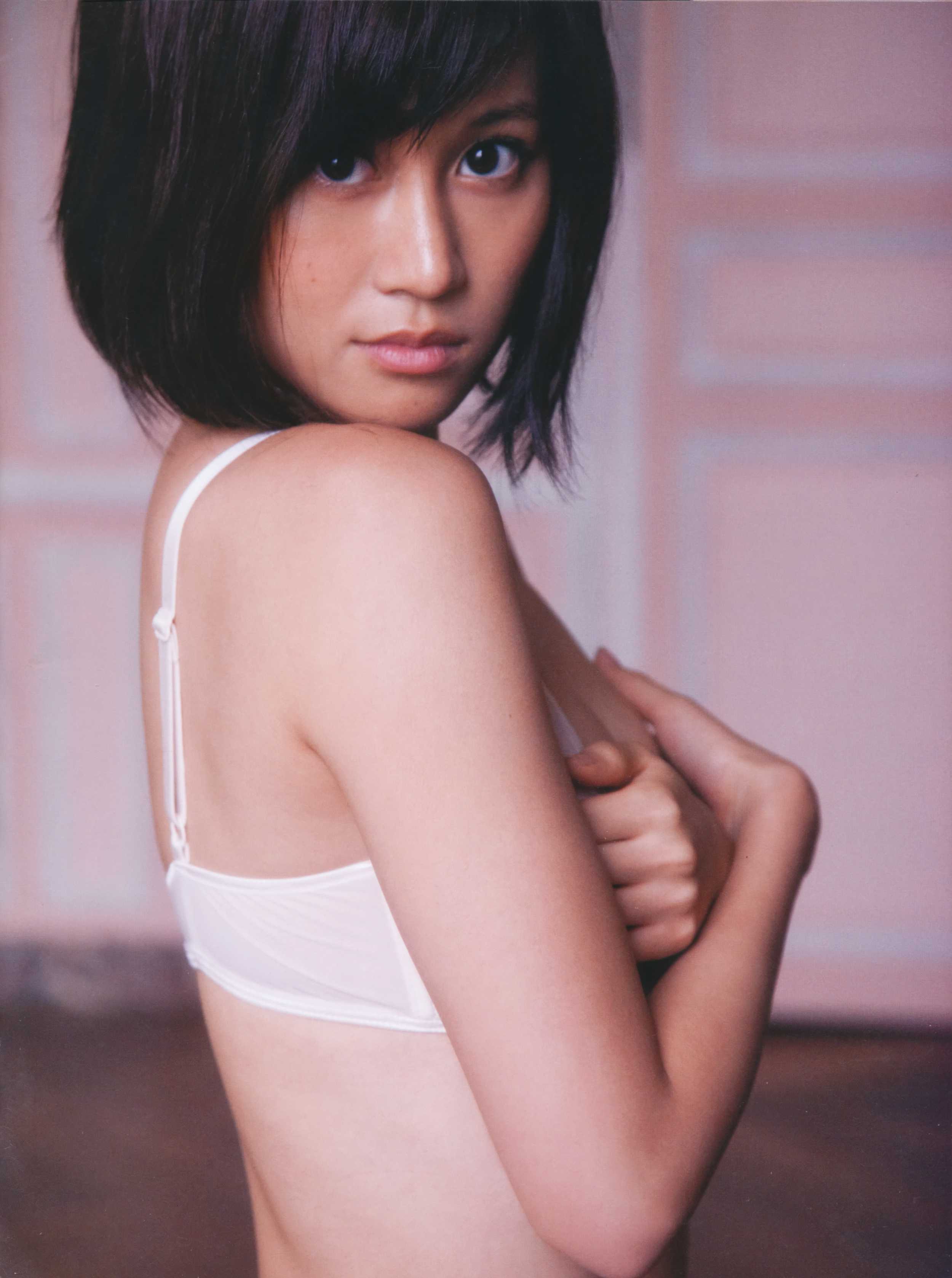前田敦子の魅力を凝縮した水着姿のフォトギャラリー 2010 5枚目