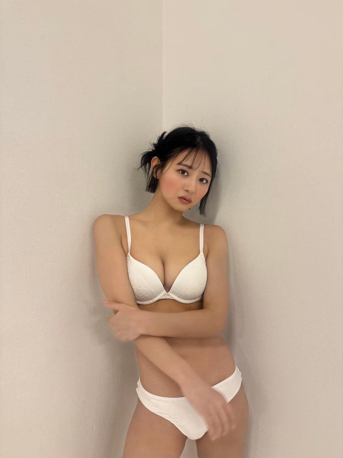 すみぽん(高倉 菫)最新グラビア水着画像 4枚目