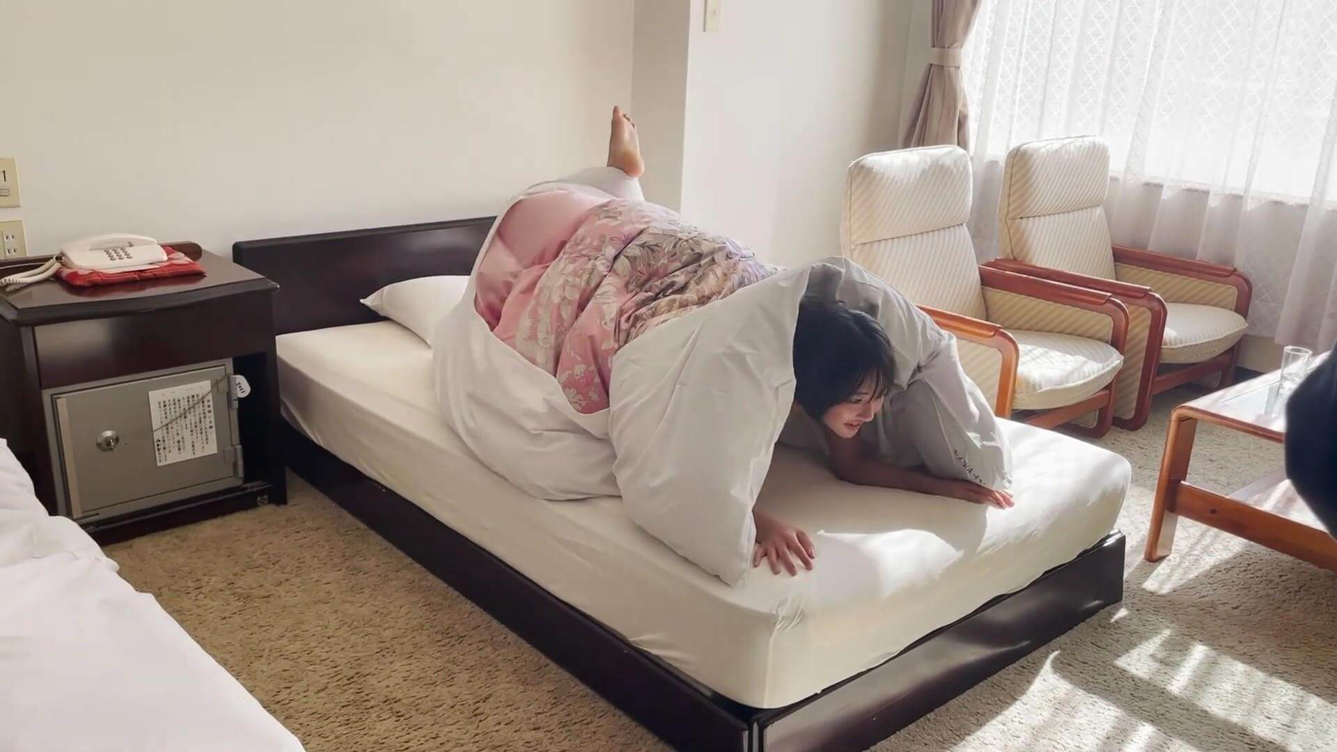 【衝撃ギャップ】すみぽんの水着グラビアが可愛すぎる!黒猫ビキニから大人ランジェリーまで秘密の休日を激写 4枚目