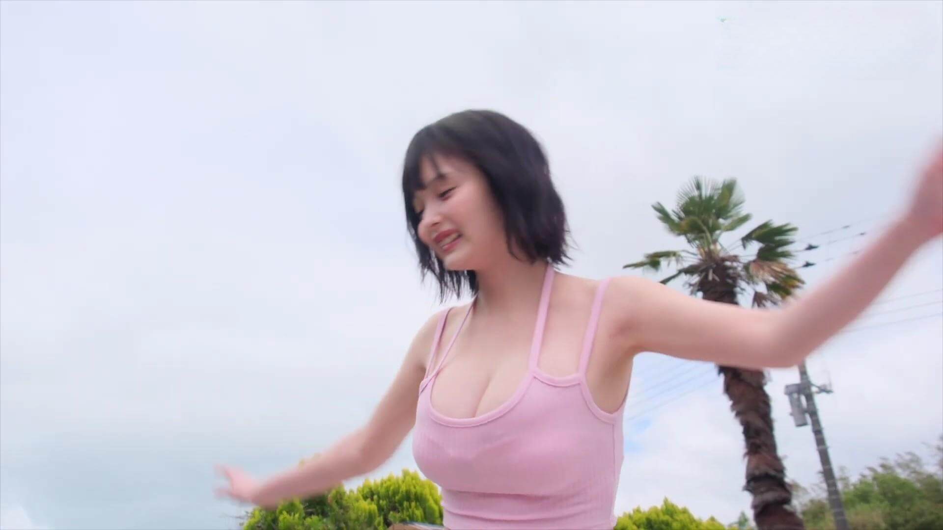【水着グラビアすずら降臨!元公務員コスプレイヤーの童顔×豊満ボディに迫る 15枚目