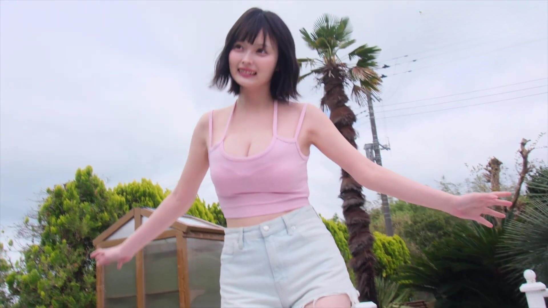 【水着グラビアすずら降臨!元公務員コスプレイヤーの童顔×豊満ボディに迫る 16枚目