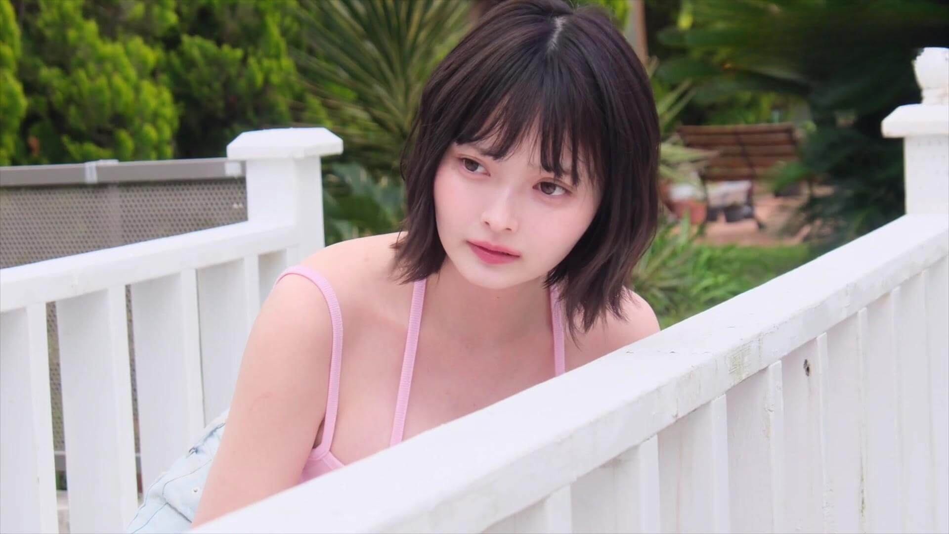 【水着グラビアすずら降臨!元公務員コスプレイヤーの童顔×豊満ボディに迫る 19枚目