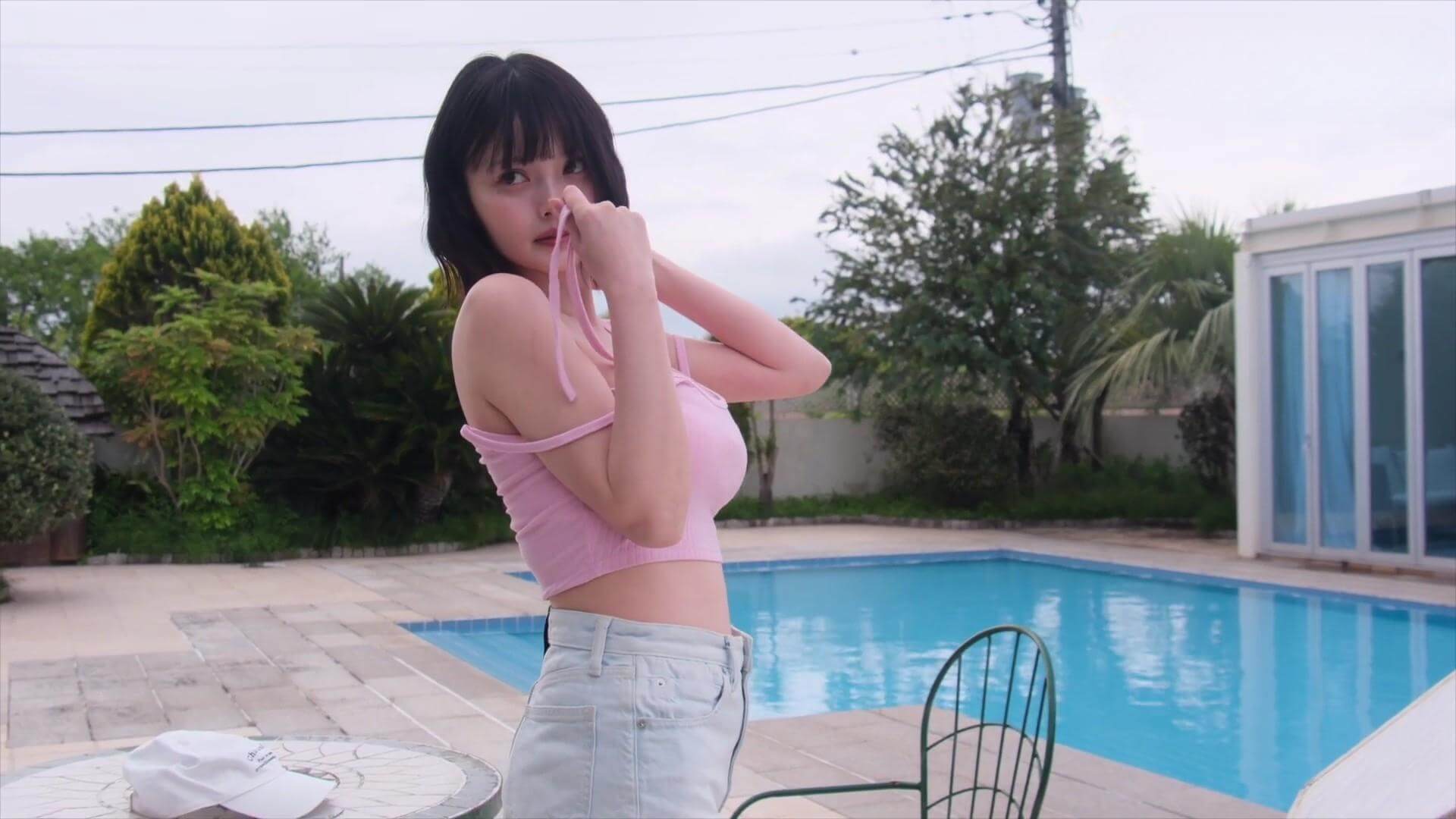 【水着グラビアすずら降臨!元公務員コスプレイヤーの童顔×豊満ボディに迫る 23枚目