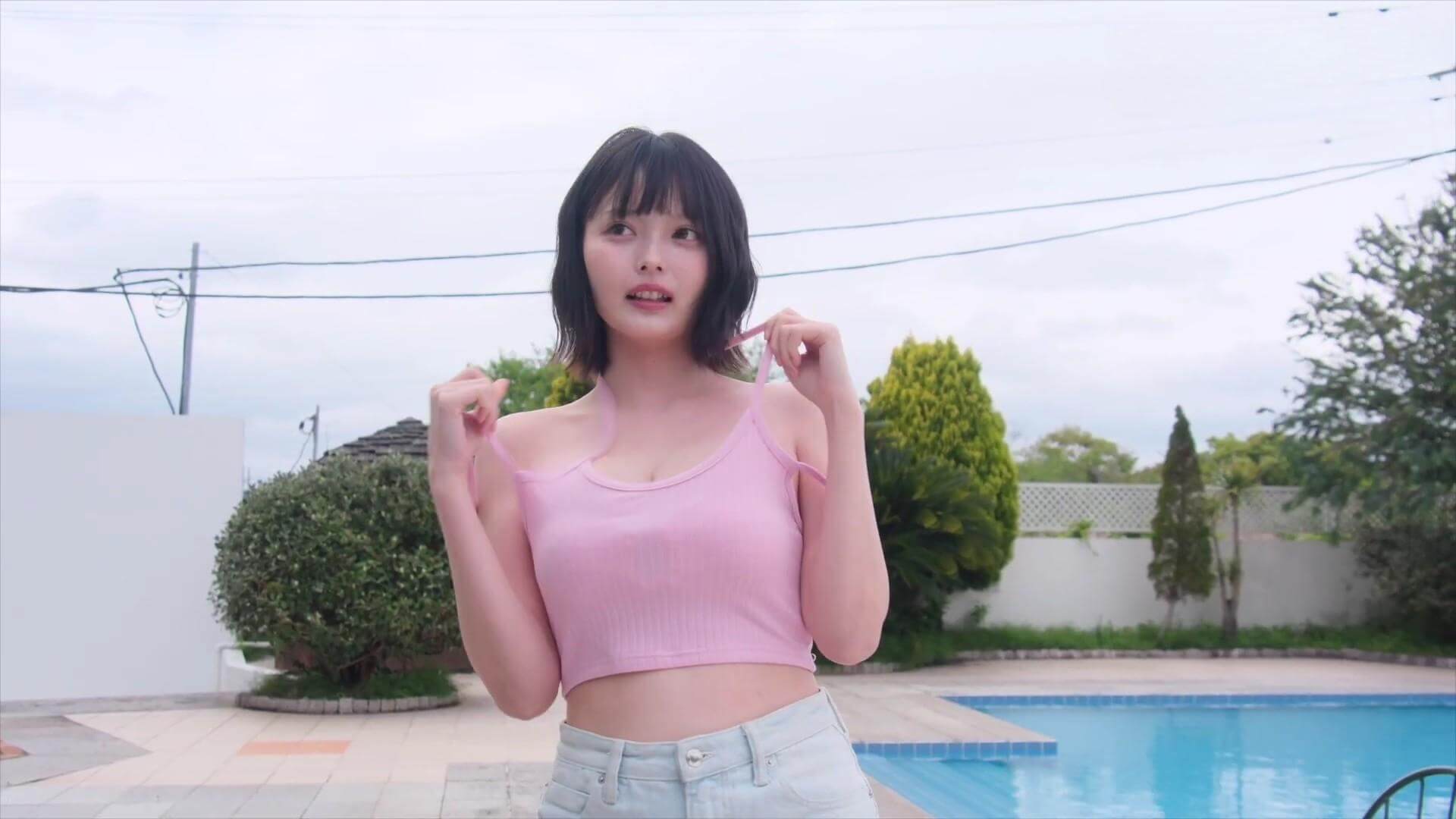 【水着グラビアすずら降臨!元公務員コスプレイヤーの童顔×豊満ボディに迫る 25枚目