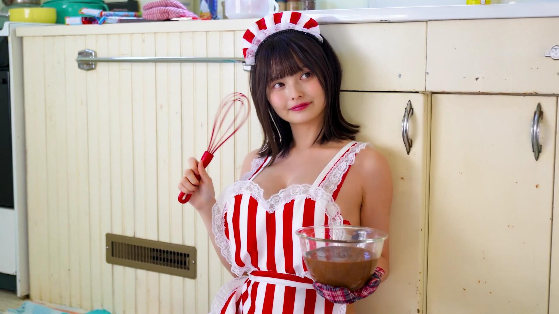 すずらが「エプロンビキニ」で誘惑!水着グラビアで見せる禁断のセクシー美ボディ 4枚目