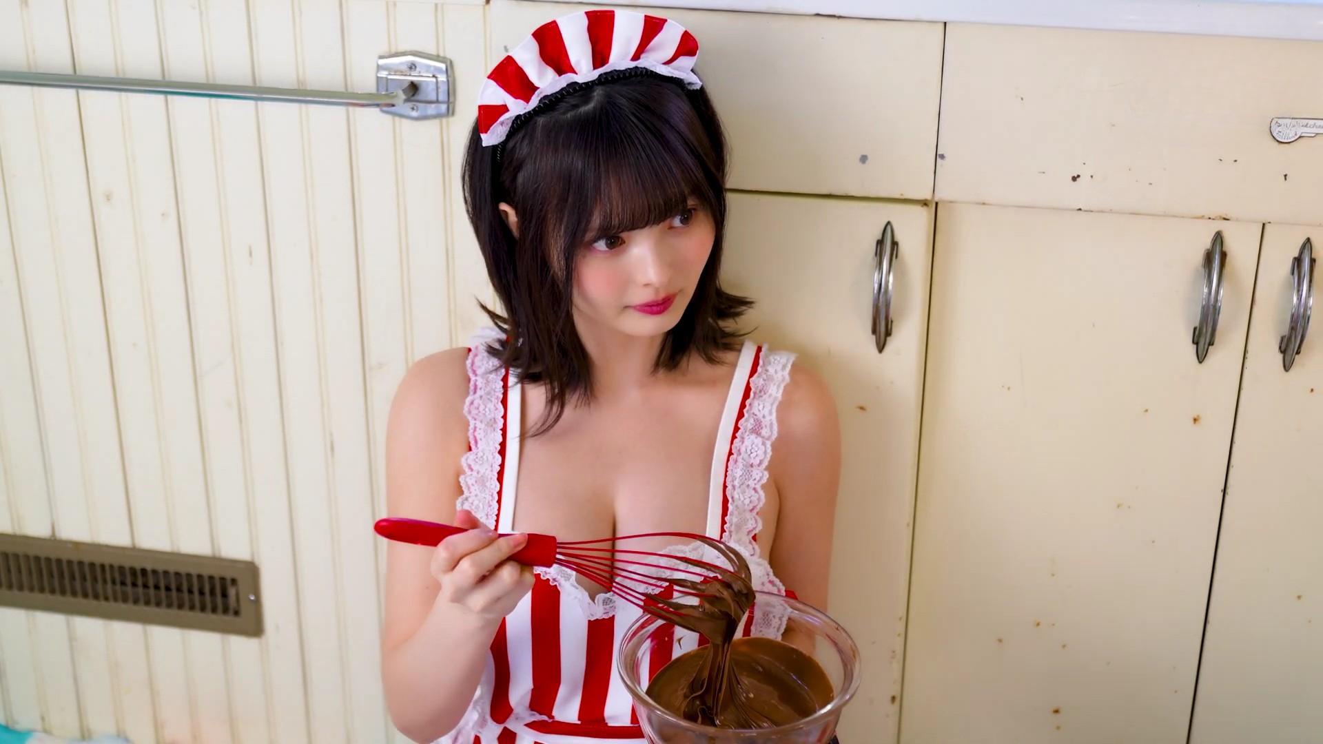 すずらが「エプロンビキニ」で誘惑!水着グラビアで見せる禁断のセクシー美ボディ 7枚目