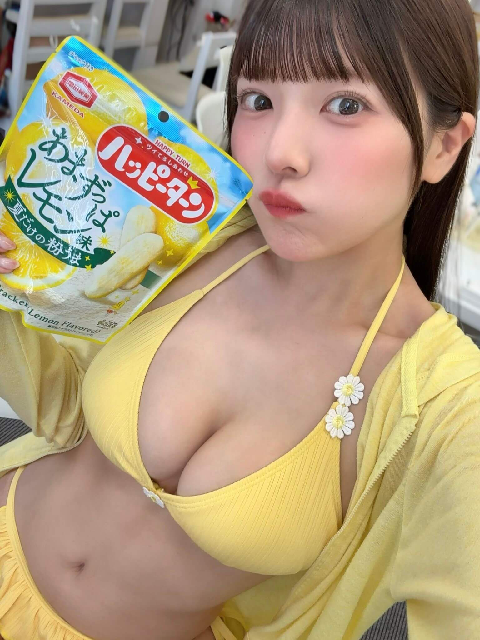 美波那緒のあどけない笑顔と迫力ボディに沼る!話題沸騰の水着グラビア 23枚目