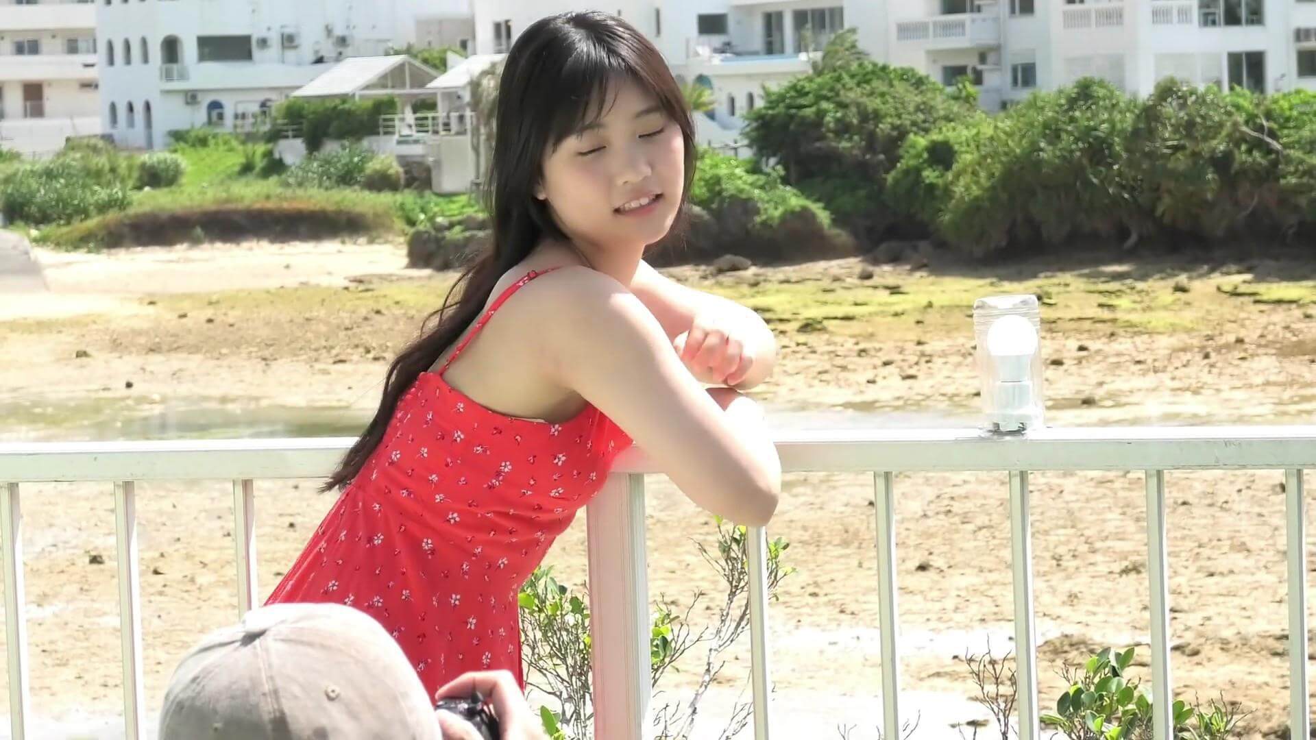 【画像尾茂井奏良の人生初ソロ表紙&水着グラビアを大公開!17歳の美ボディから目が離せない! 11枚目