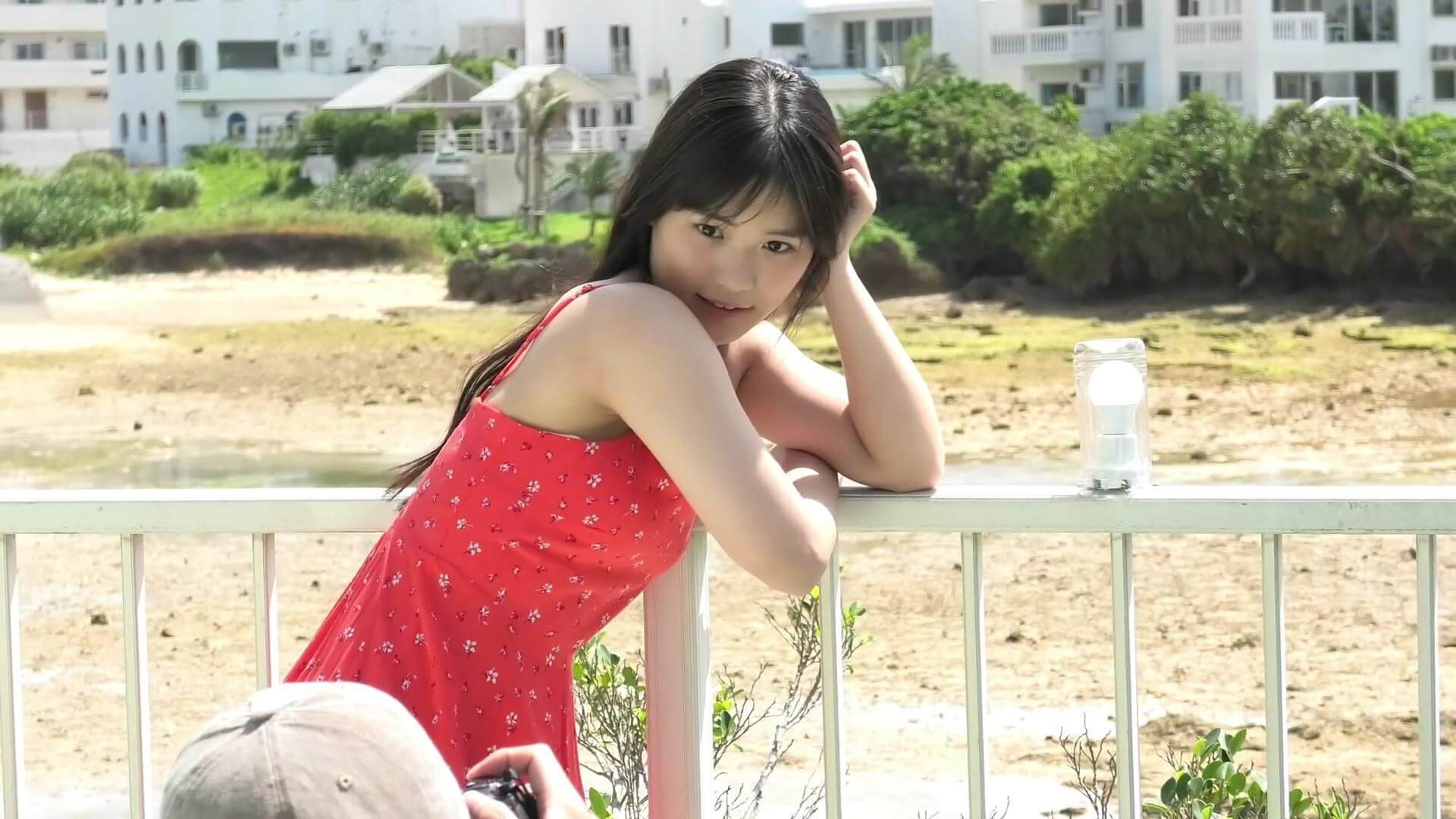 【画像尾茂井奏良の人生初ソロ表紙&水着グラビアを大公開!17歳の美ボディから目が離せない! 13枚目