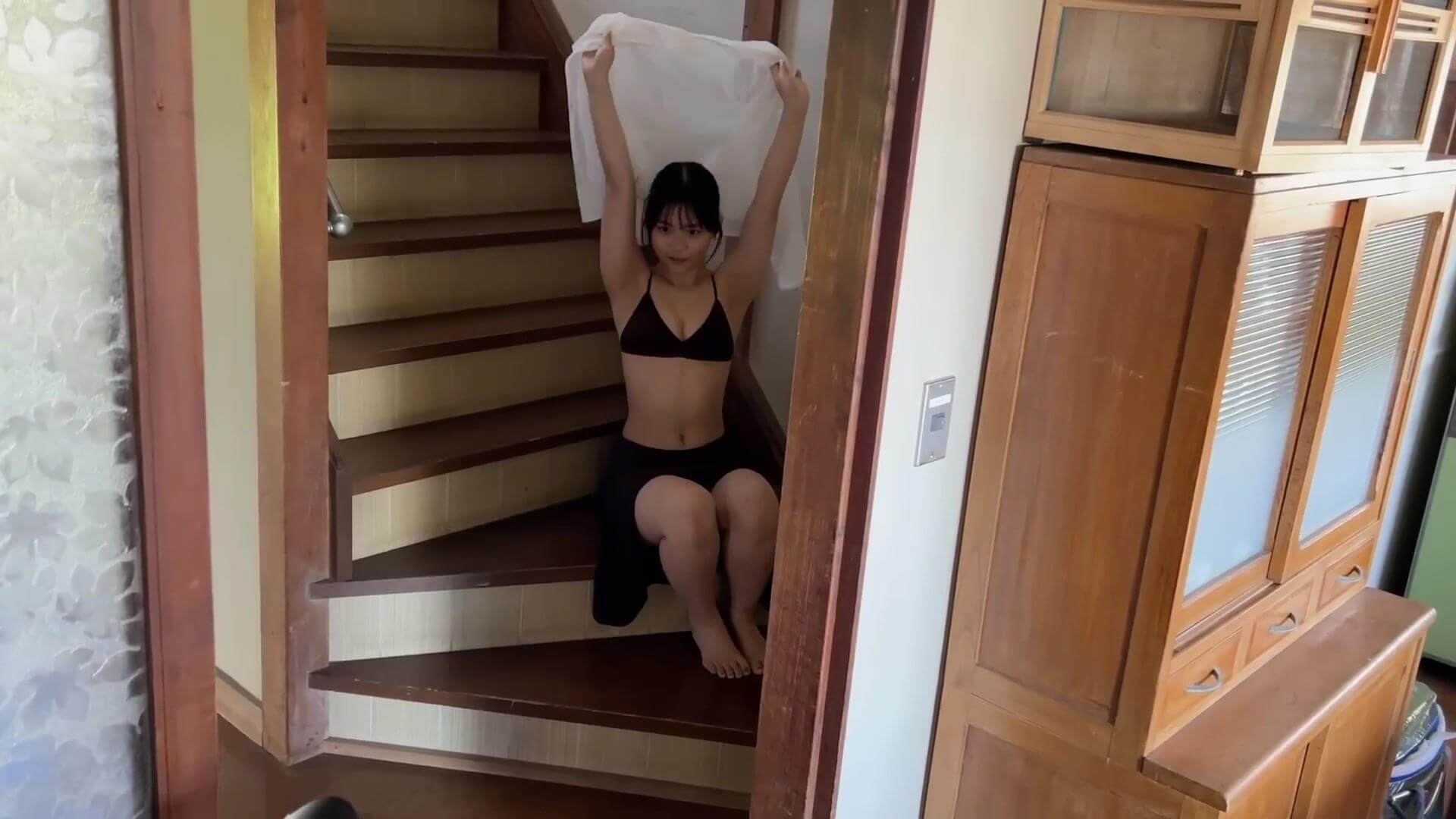 尾茂井奏良の水着グラビア デジタル写真集『中間、地点』も大ヒット! 15枚目