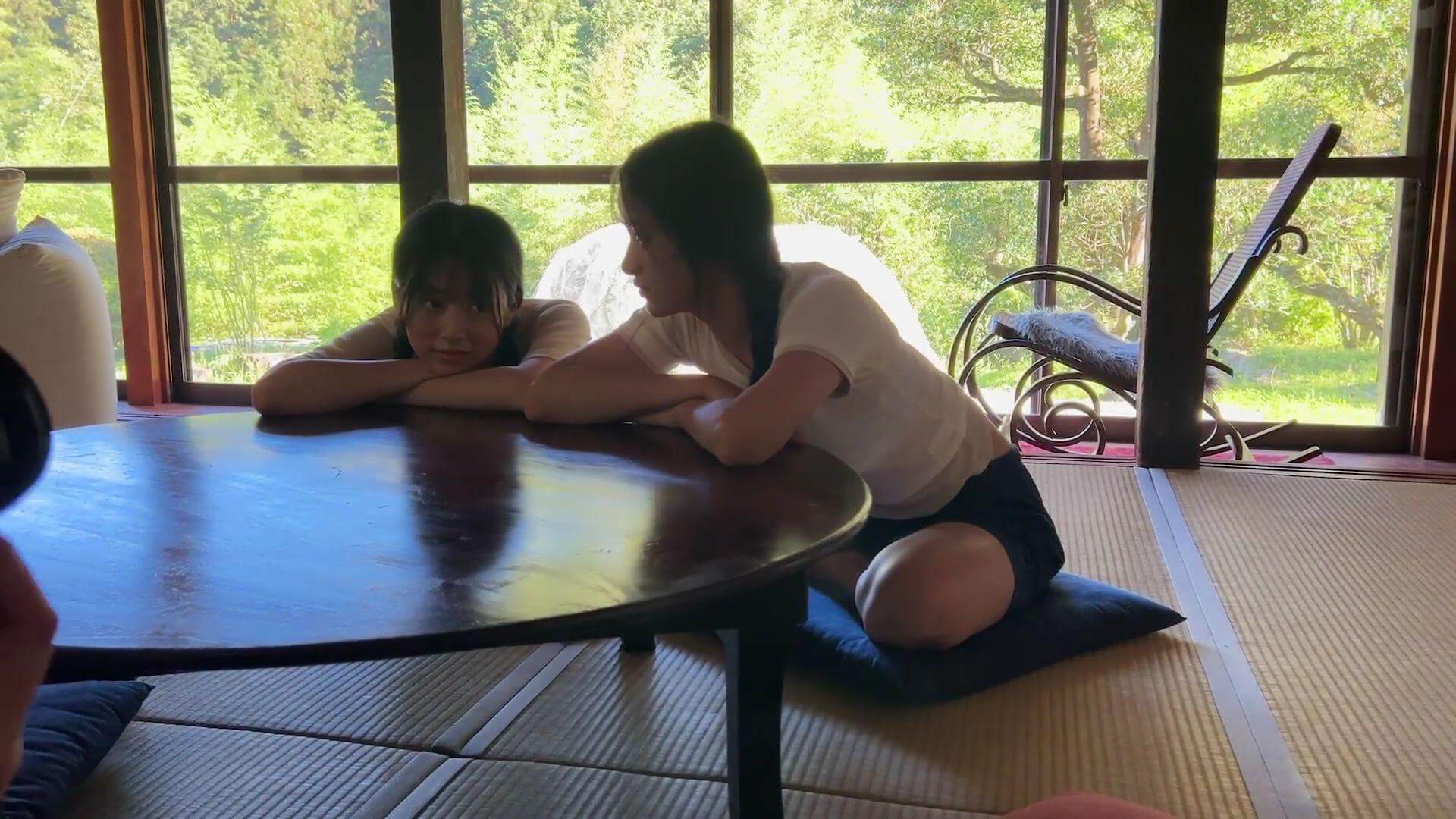 林友莉菜&原武凜奏の眩しい水着グラビアとプロフィール要約 1枚目