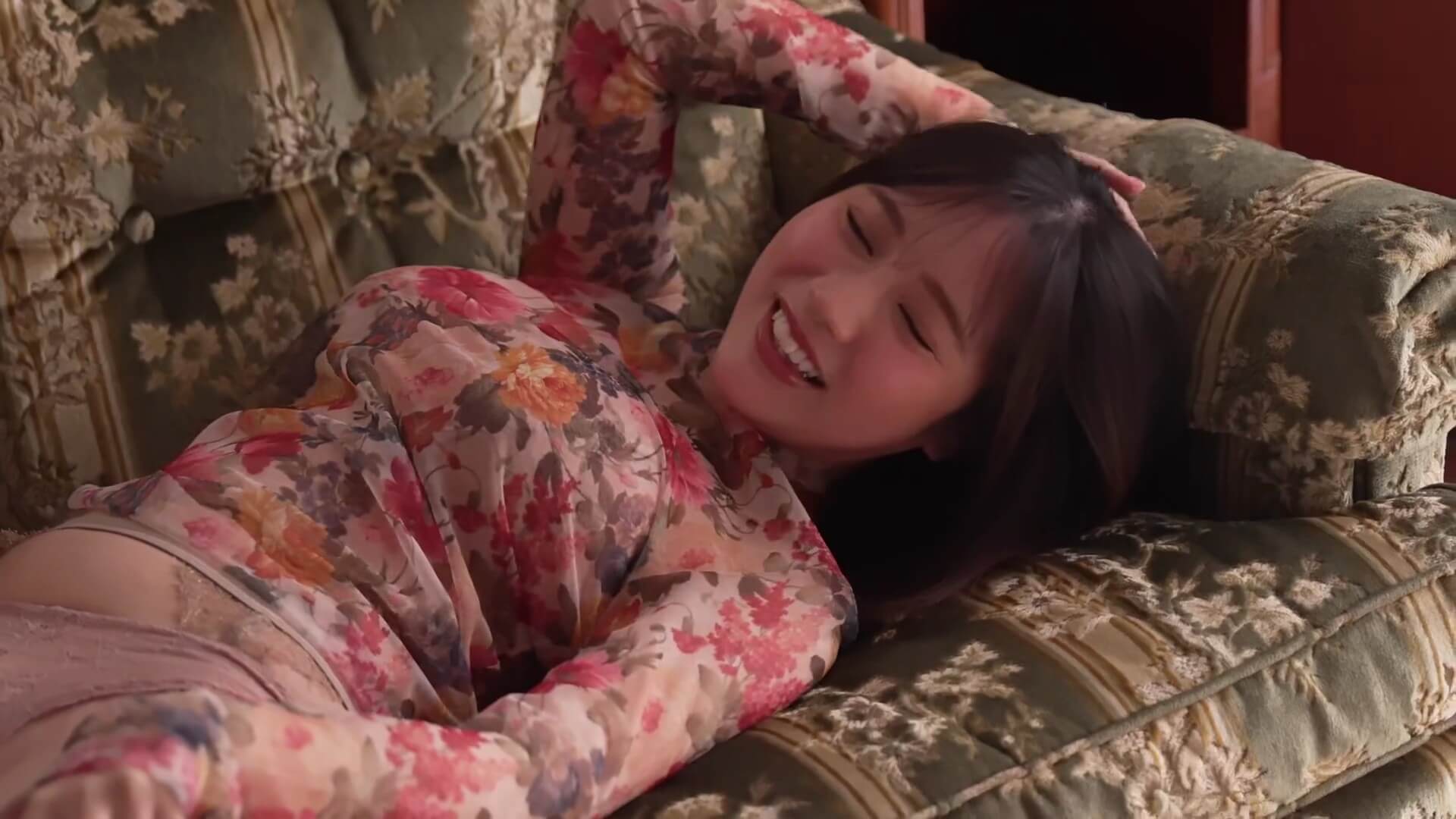 【あゆの】花柄シアーボディスーツ(シースルーレオタード)姿が美しすぎる! 15枚目