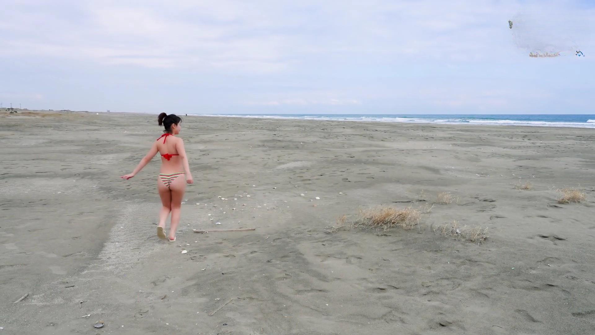 B90の155cm美少女あゆの、水着グラビアでスタイル炸裂 22枚目