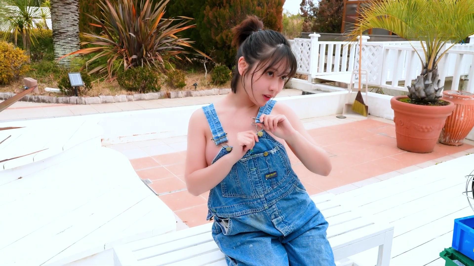 B90の155cm美少女あゆの、水着グラビアでスタイル炸裂 25枚目