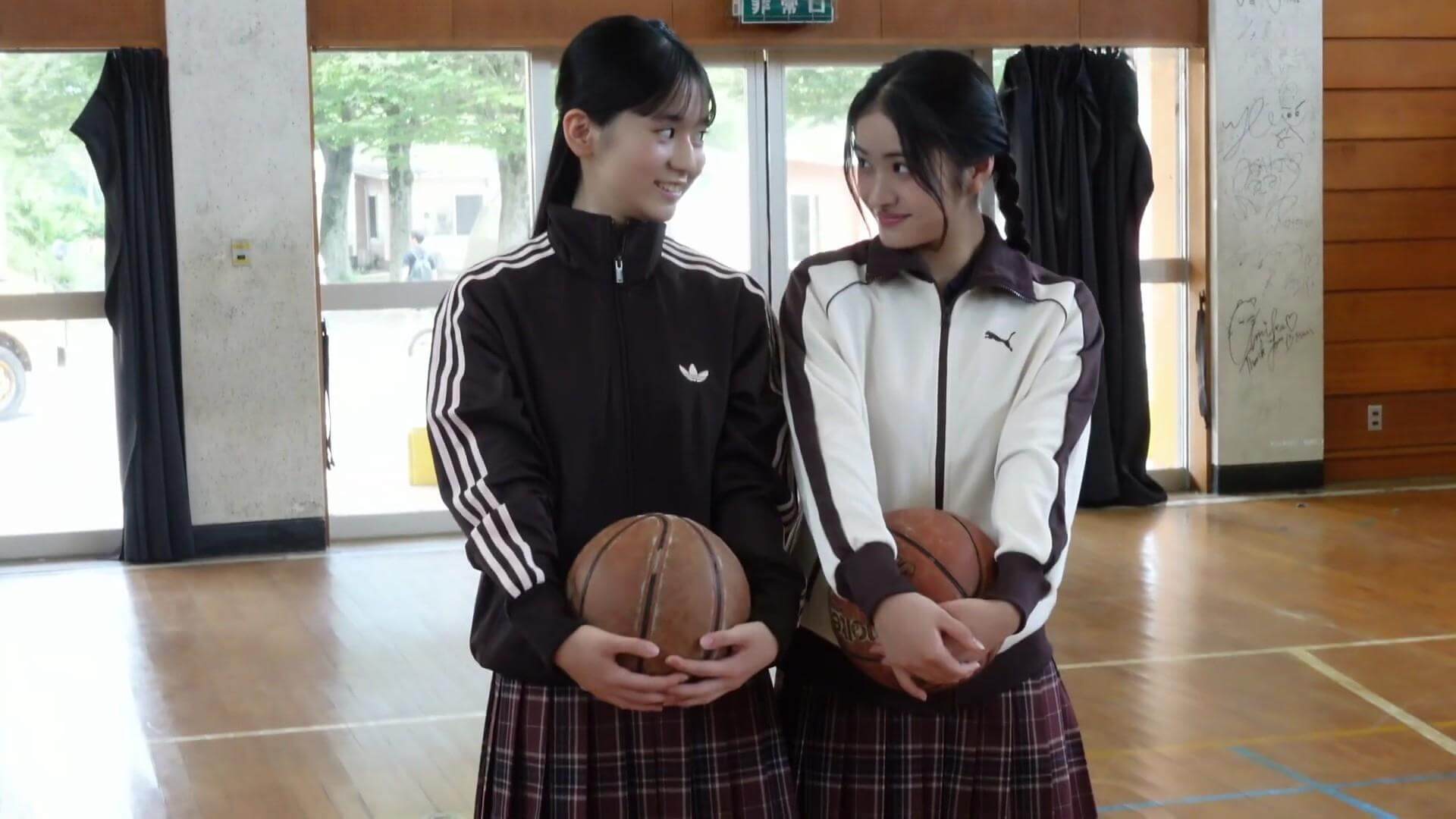 【水着グラビア林友莉菜&原武凜奏が初解禁!同い年コンビの競泳水着からビキニまで完全収録 20枚目