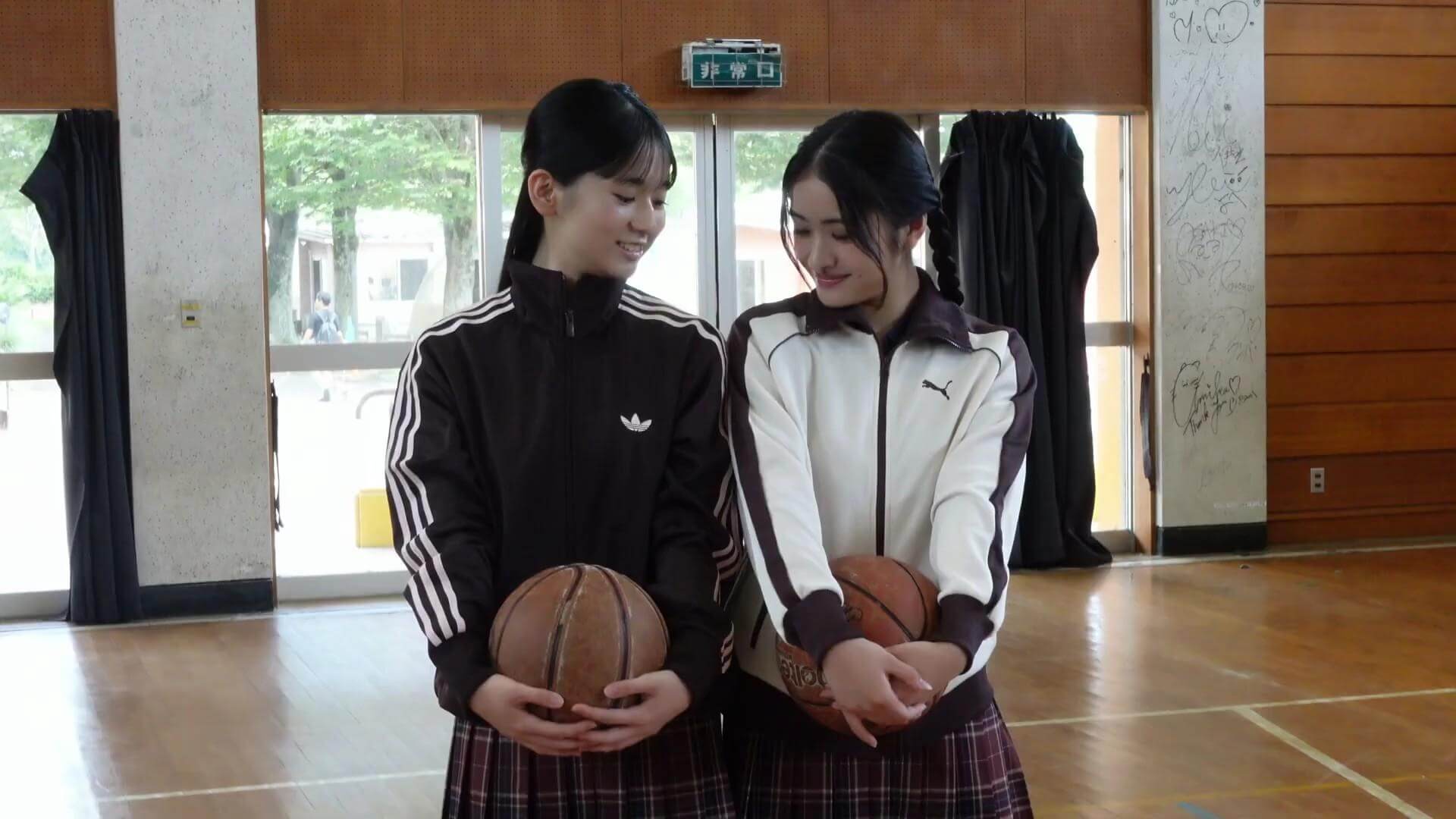 【水着グラビア林友莉菜&原武凜奏が初解禁!同い年コンビの競泳水着からビキニまで完全収録 21枚目