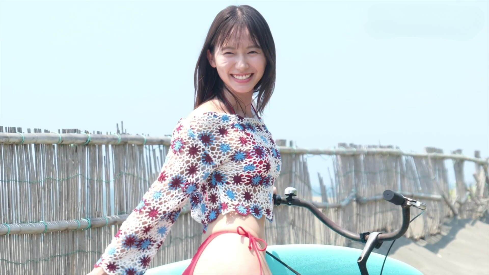 志田音々が水着グラビアで魅せる圧倒的透明感!濡れ肌シャワー&赤ビキニの決定的瞬間 1枚目