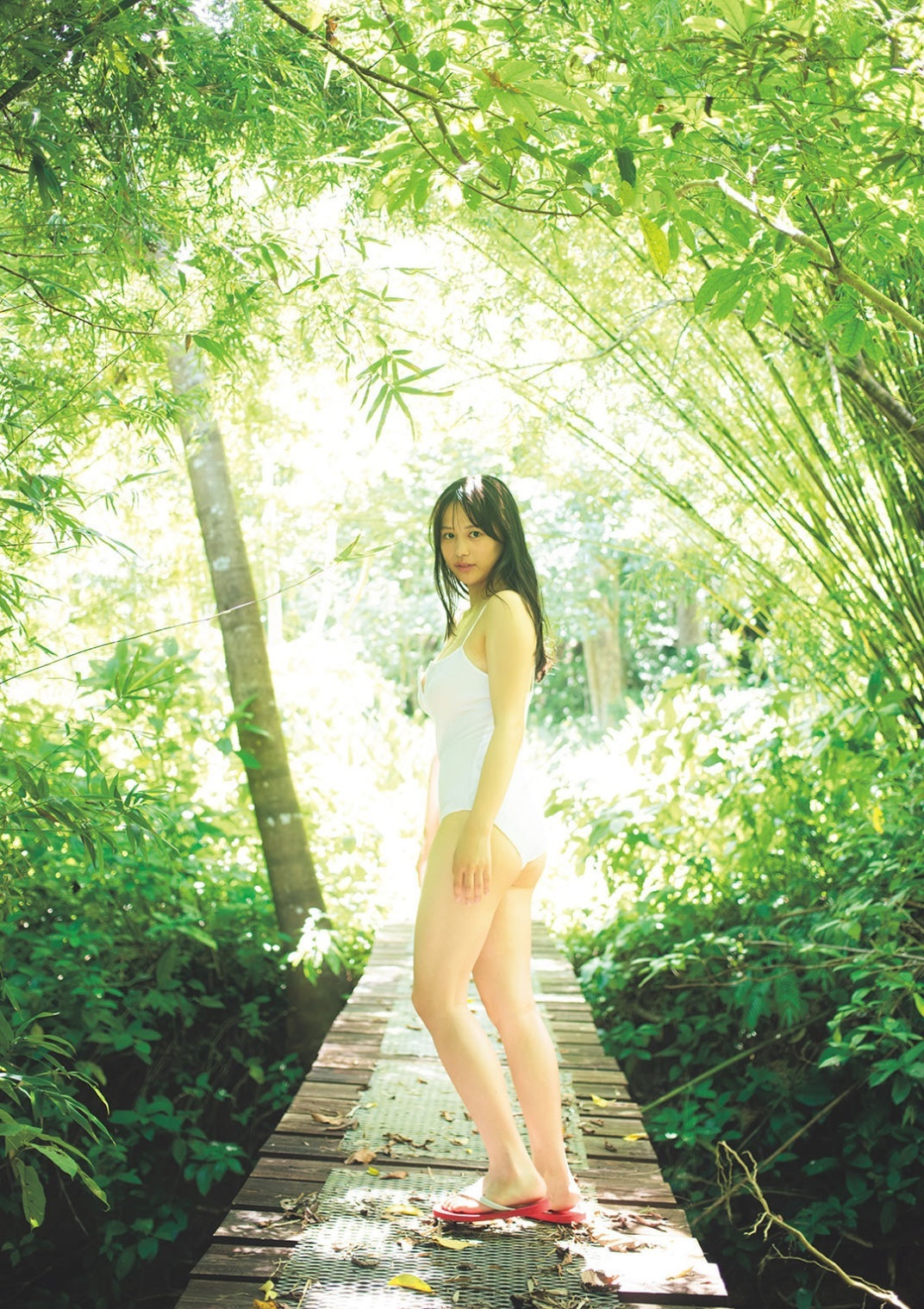 新堂円子 最新グラビア水着画像 9枚目
