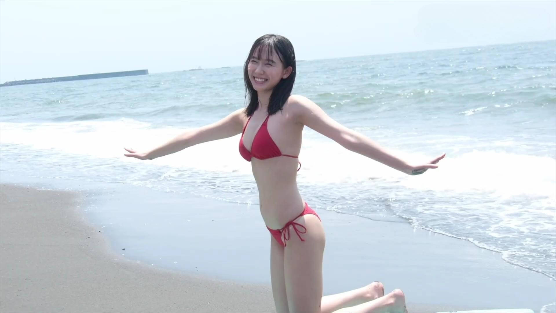 志田音々が水着グラビアで魅せる圧倒的透明感!濡れ肌シャワー&赤ビキニの決定的瞬間 19枚目
