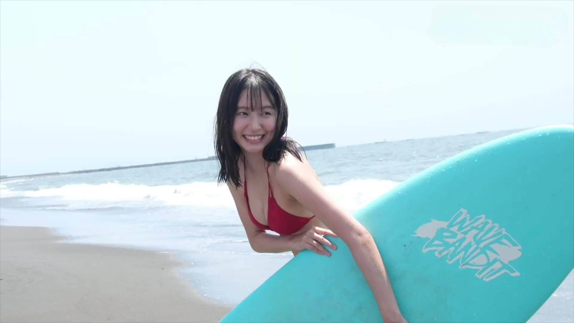 志田音々が水着グラビアで魅せる圧倒的透明感!濡れ肌シャワー&赤ビキニの決定的瞬間 26枚目