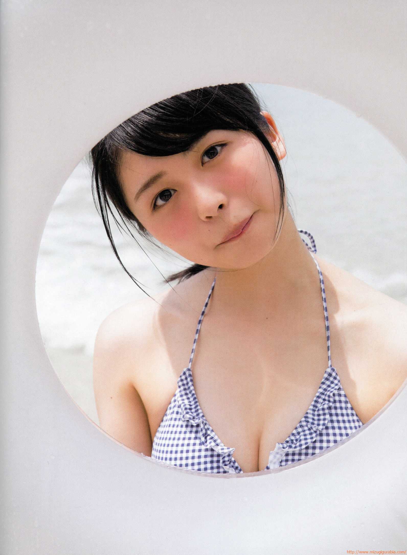 長濱ねるの魅力を水着グラビアを通して紹介 3枚目