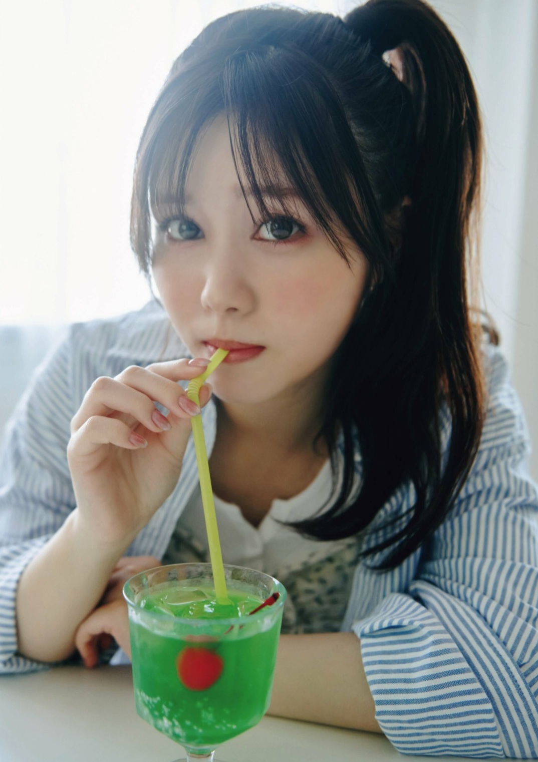 伊藤理々杏(乃木坂46)最新グラビア画像 12枚目