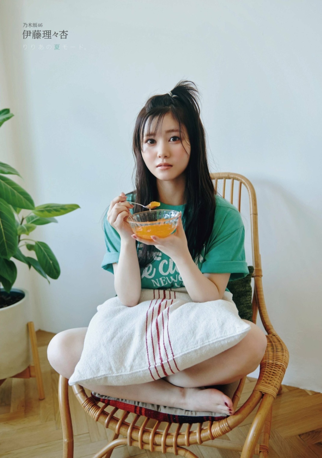 伊藤理々杏(乃木坂46)最新グラビア画像 14枚目