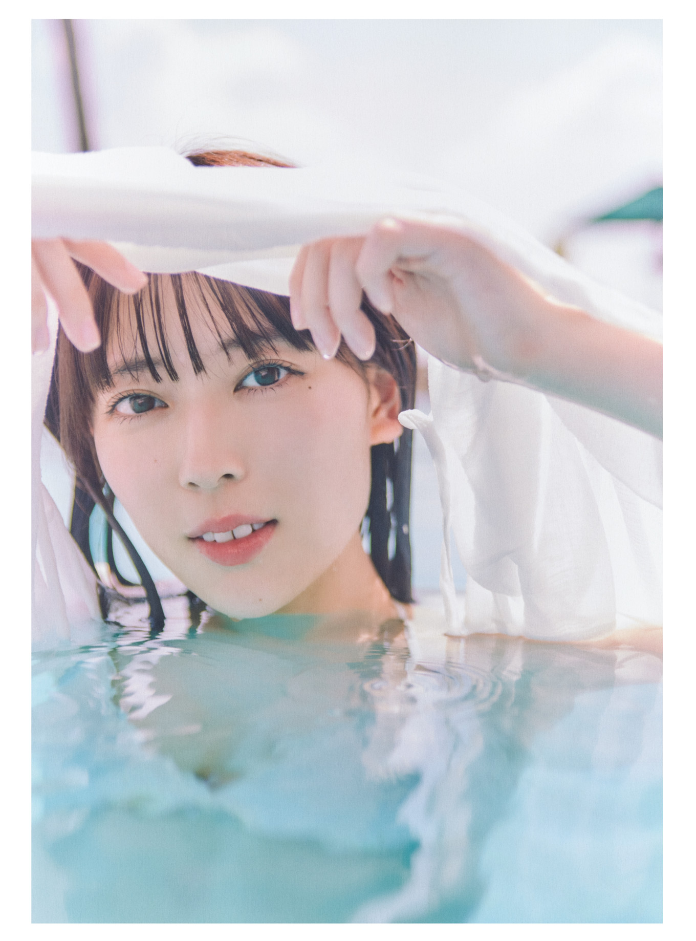 岩本蓮加, 1st写真集 「いたずらな風」 3枚目