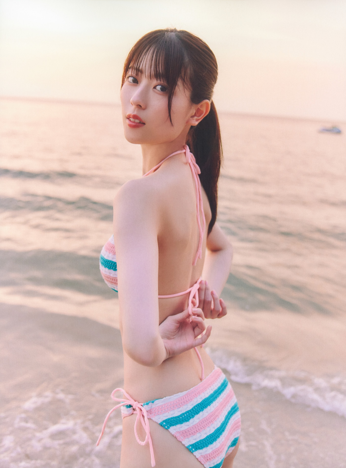 岩本蓮加, 1st写真集 「いたずらな風」 9枚目