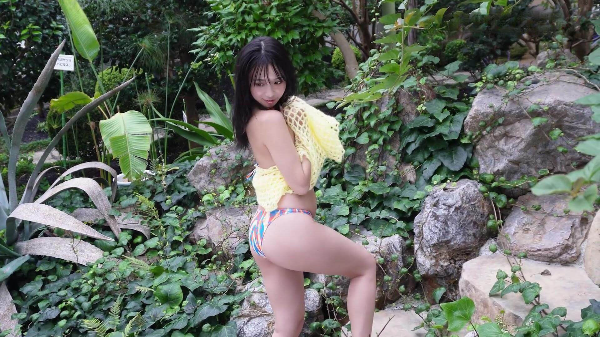 溝端葵さんの最新水着グラビアが話題!抜群のスタイルと魅力 24枚目