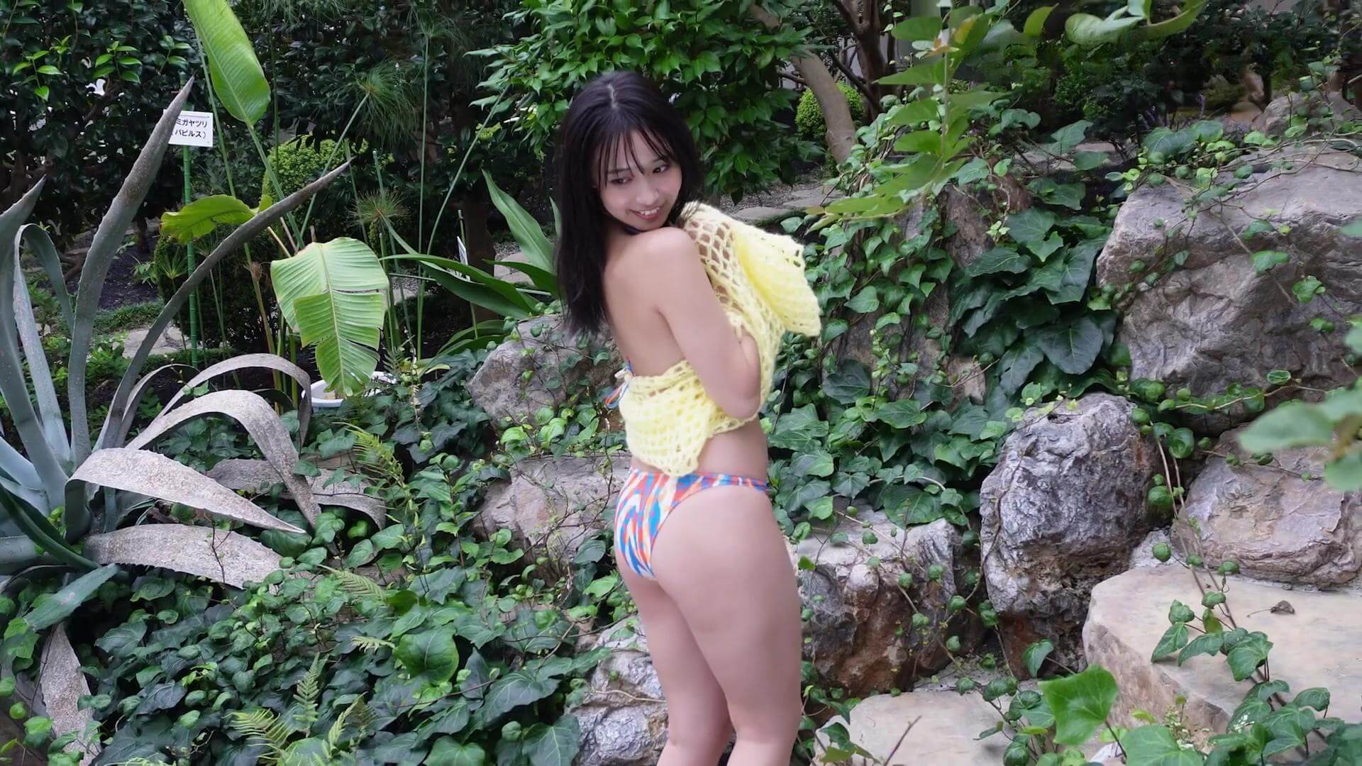 溝端葵さんの最新水着グラビアが話題!抜群のスタイルと魅力 25枚目