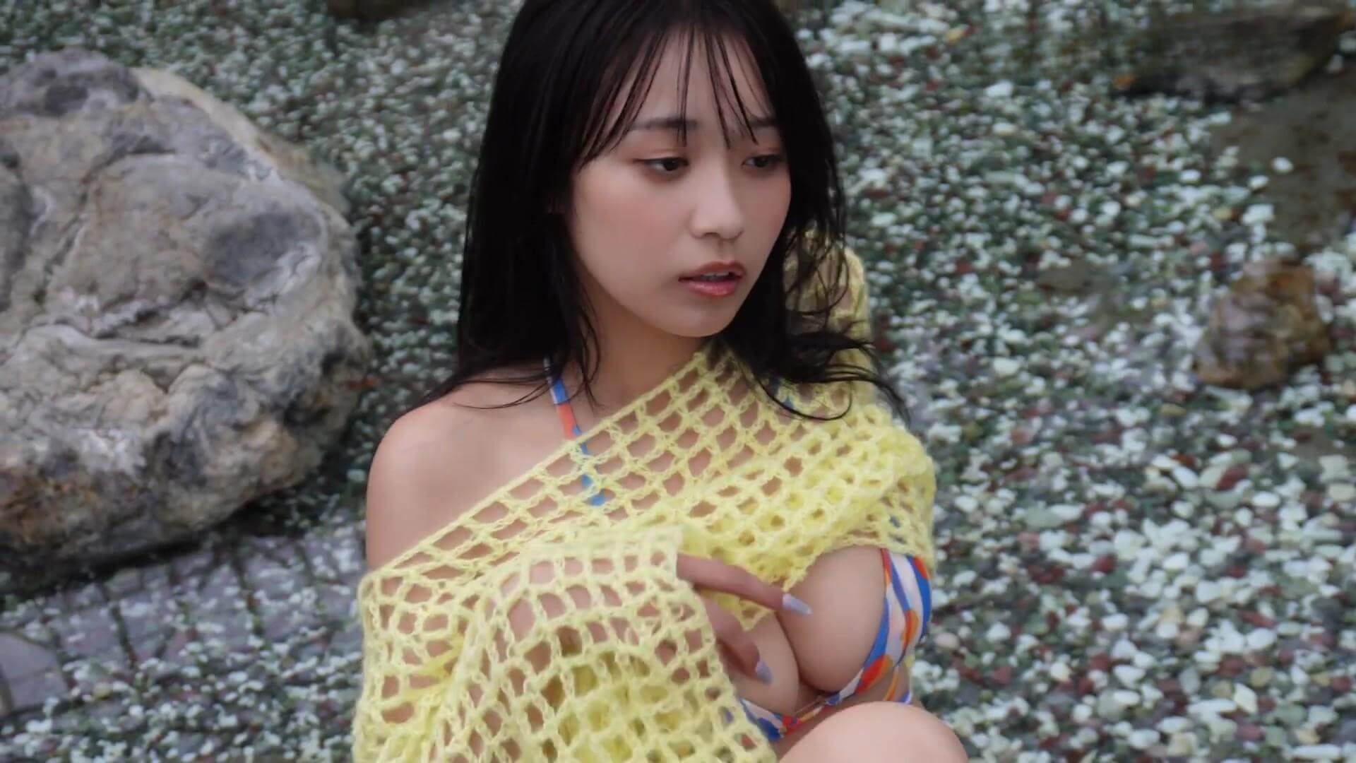 溝端葵さんの最新水着グラビアが話題!抜群のスタイルと魅力 26枚目