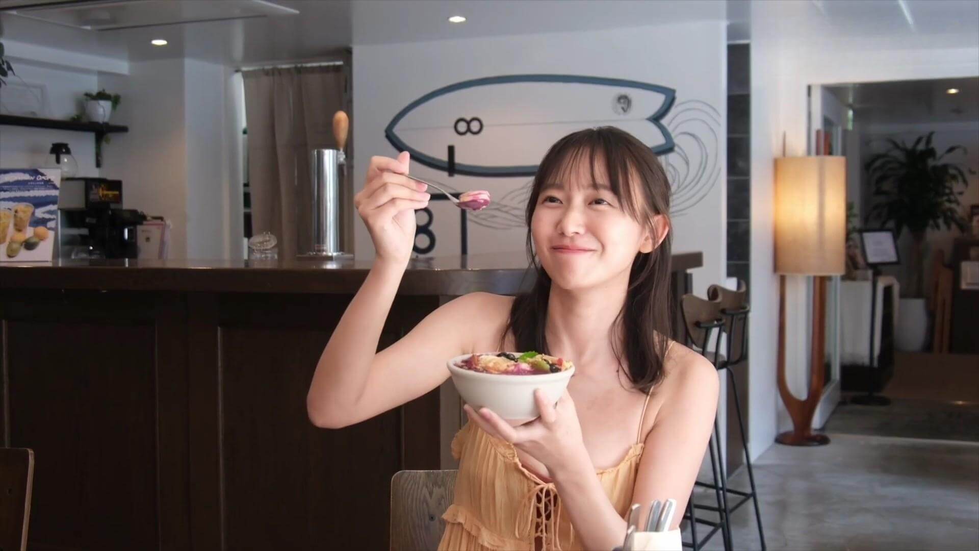 【水着グラビア】志田音々が魅せる極上美ボディ!南国の風とビキニ姿に心奪われる 1枚目