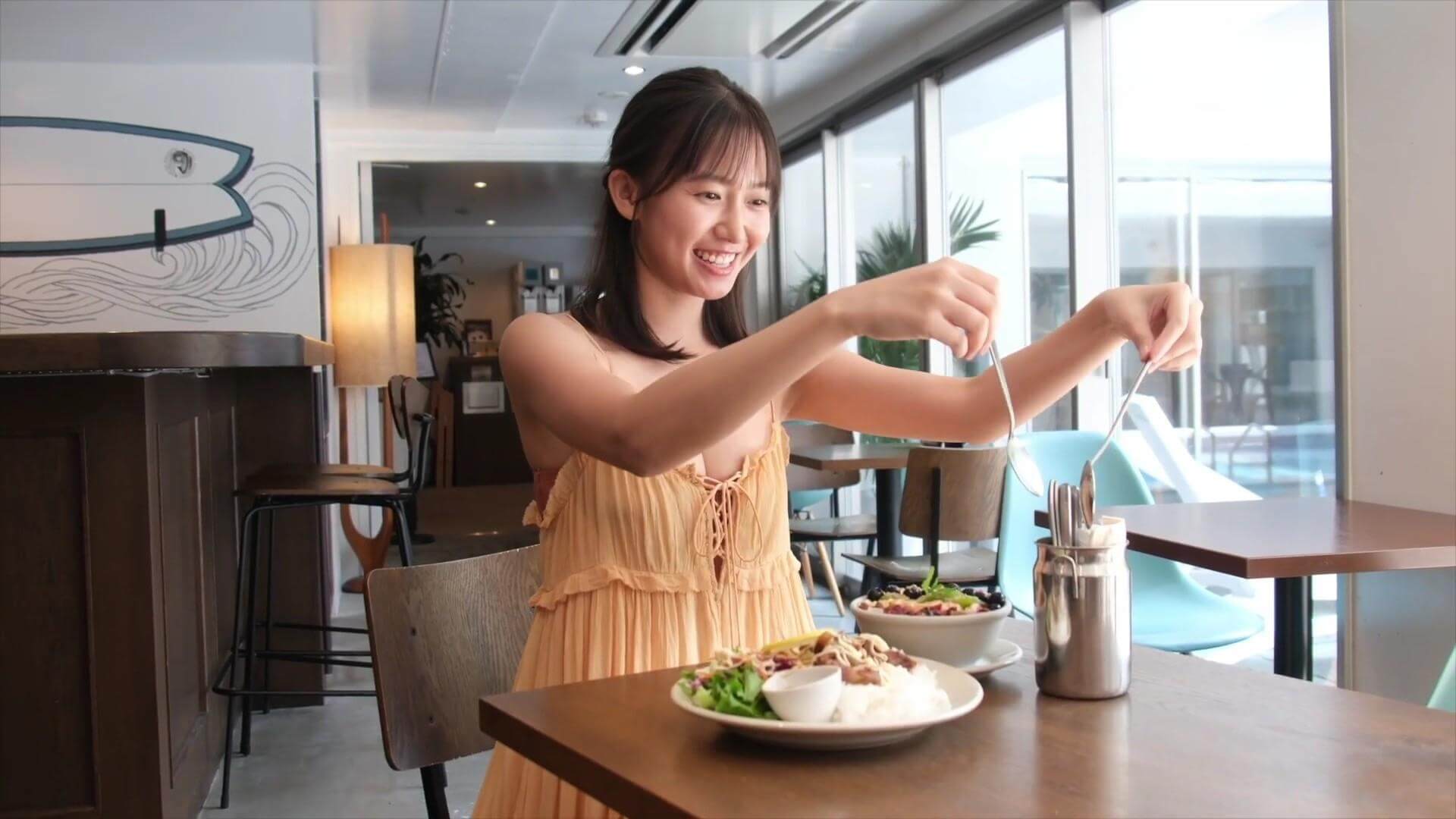 【水着グラビア】志田音々が魅せる極上美ボディ!南国の風とビキニ姿に心奪われる 6枚目