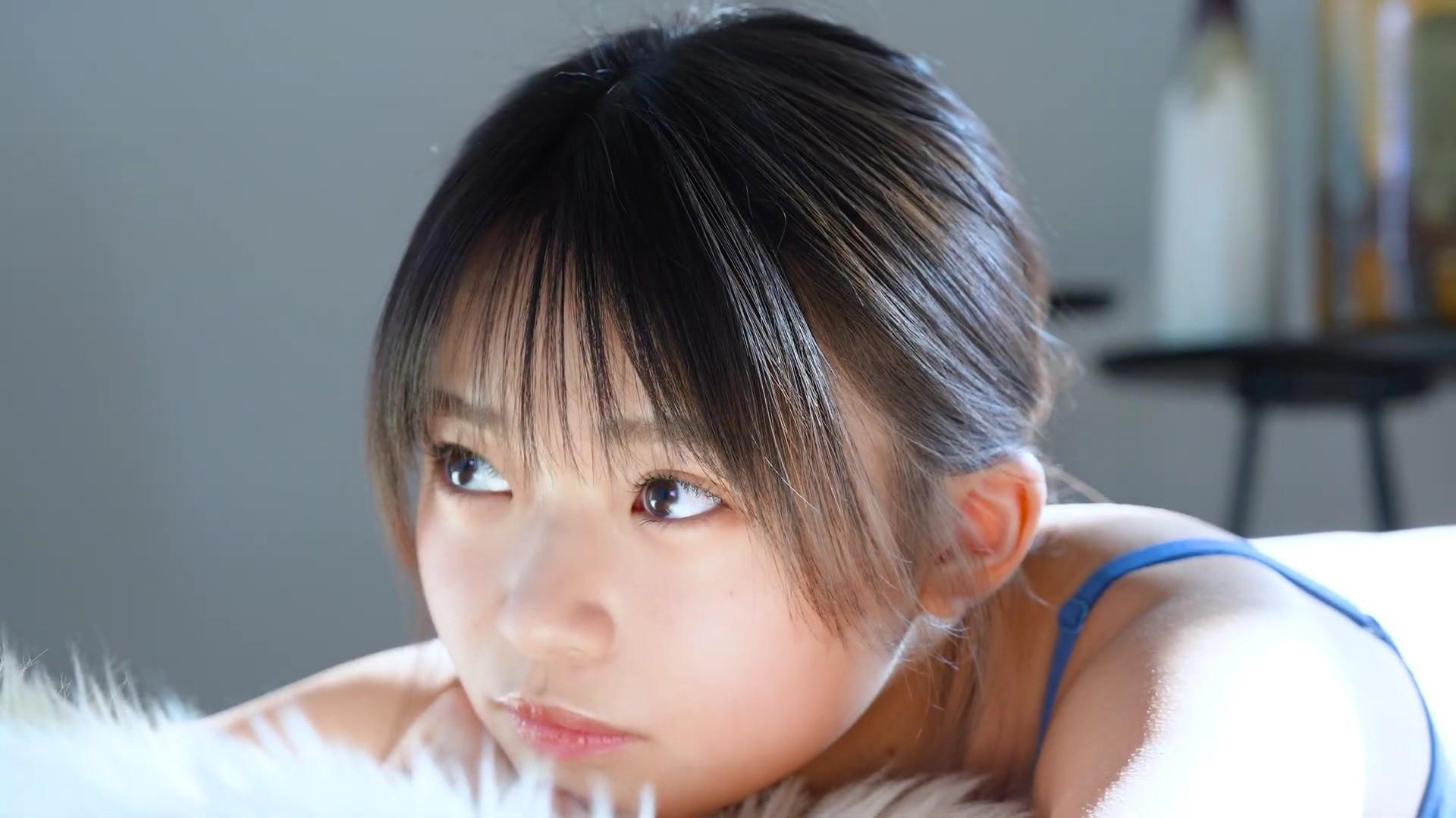 小森香乃 鮮やかなブルーとシックな黒。バイカラーで魅せるビキニスタイル 30枚目