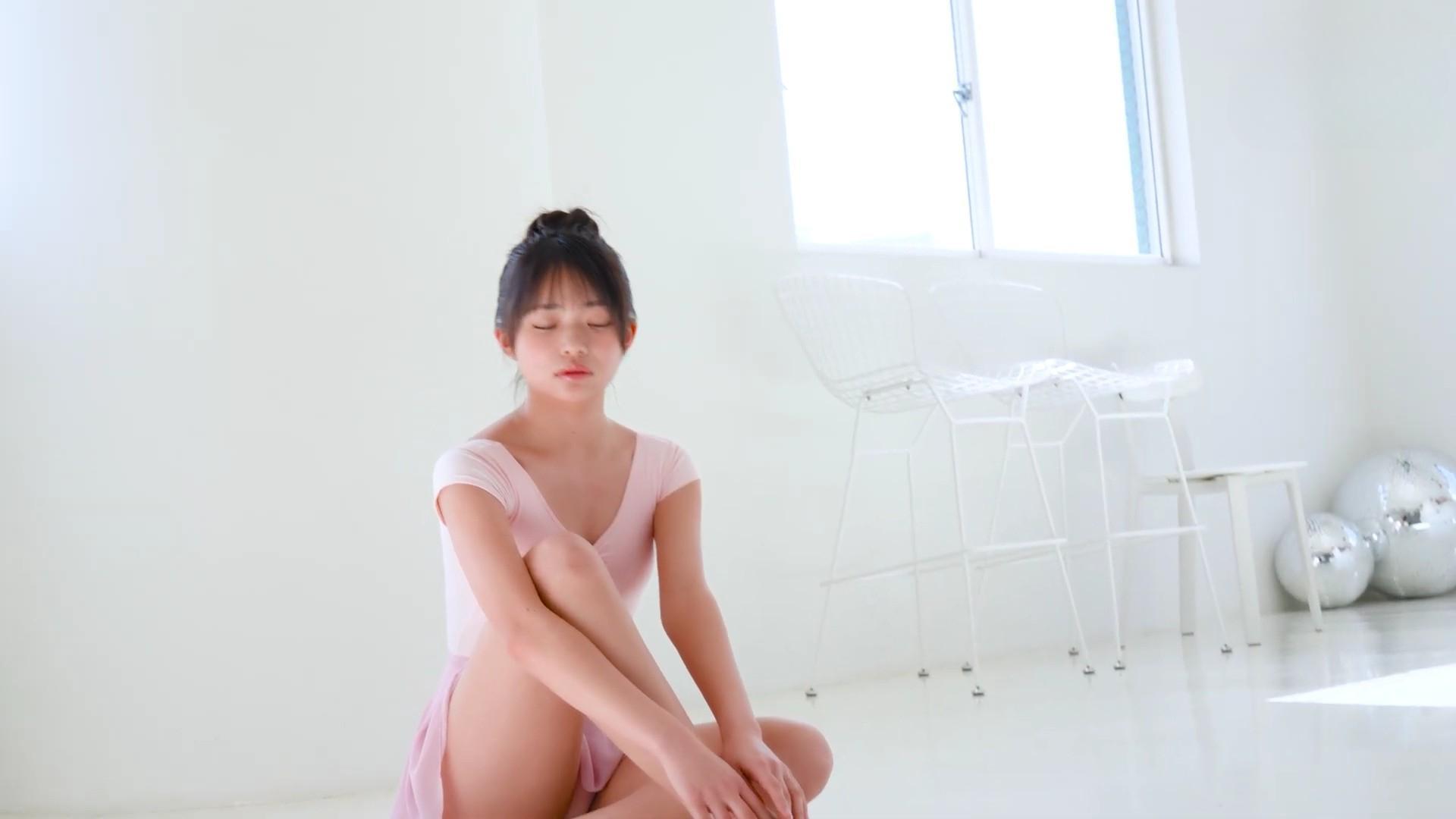 【17歳の衝撃】小森香乃、バレリーナ姿で魅せる究極の曲線美。 11枚目