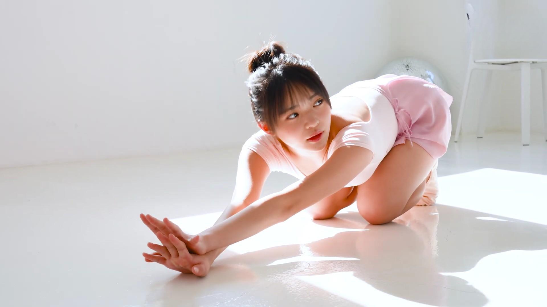 【17歳の衝撃】小森香乃、バレリーナ姿で魅せる究極の曲線美。 23枚目