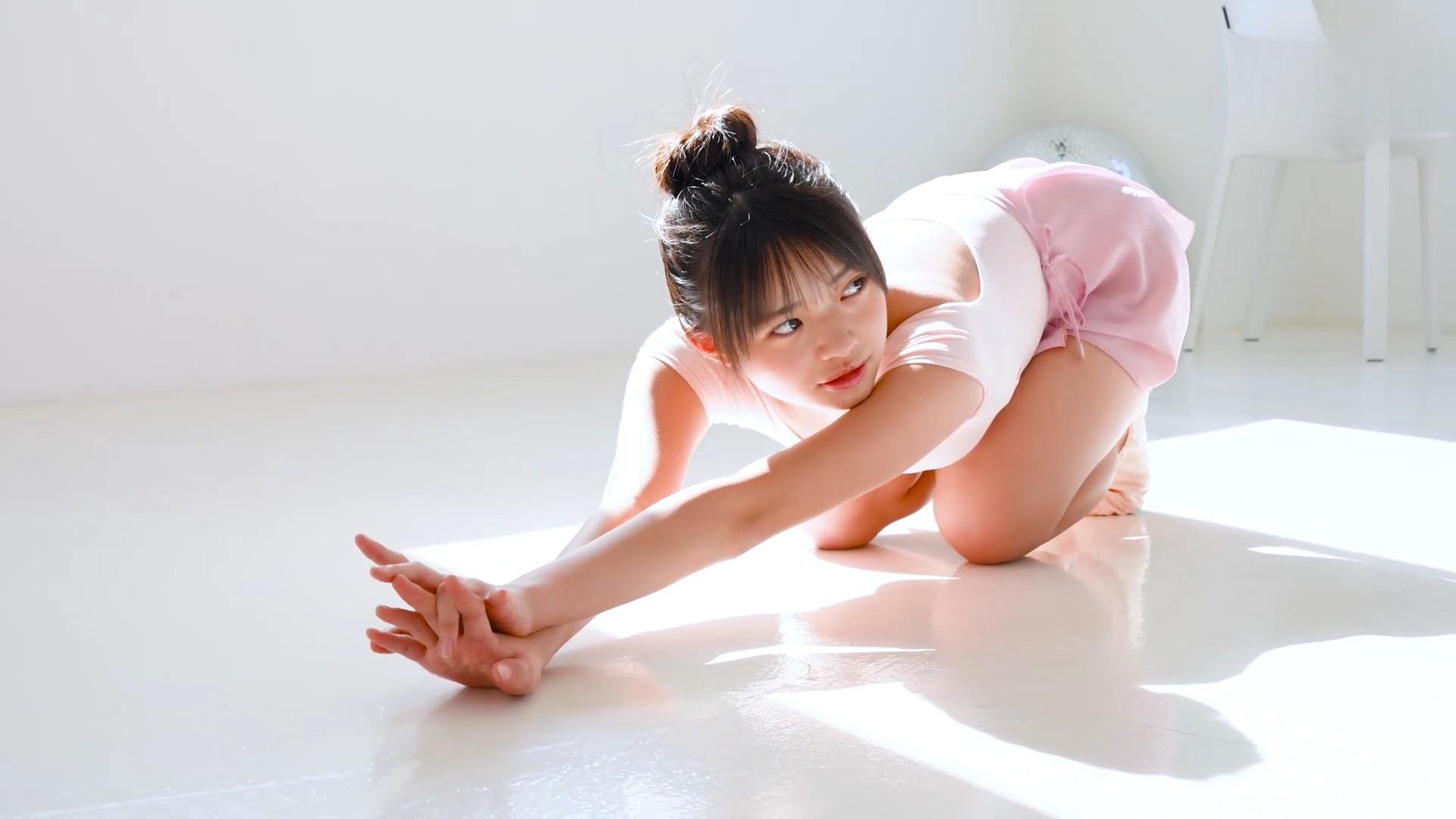【17歳の衝撃】小森香乃、バレリーナ姿で魅せる究極の曲線美。 24枚目