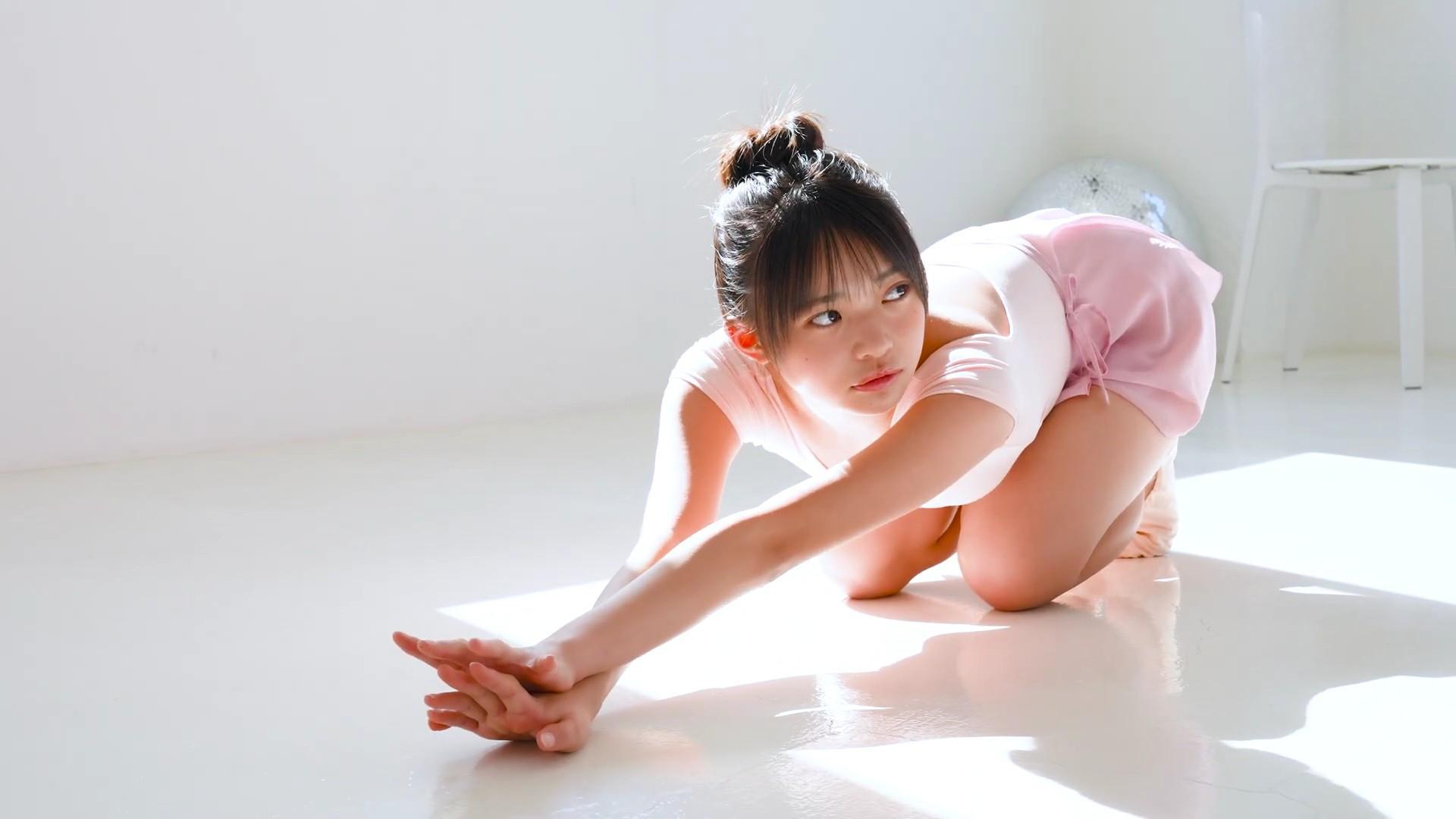 【17歳の衝撃】小森香乃、バレリーナ姿で魅せる究極の曲線美。 26枚目