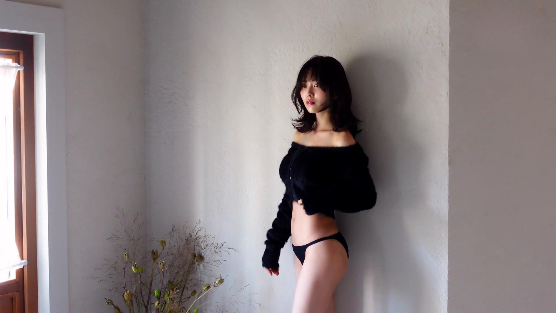 新田さちか 水着画像グラビア 女優・モデルから実業家まで 12枚目