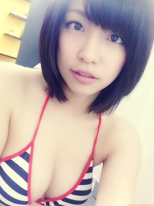 長谷川かすみ、舞台「七つの大罪」の輝く星が水着姿を披露 23枚目