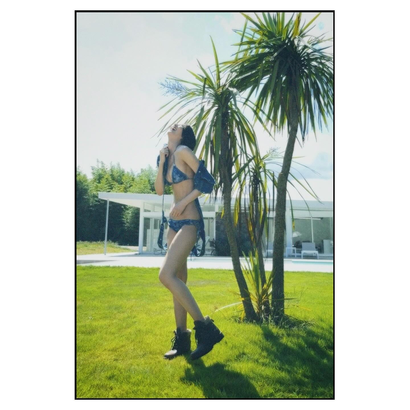 小貫莉奈 水着グラビア画像エロ画像 1枚目
