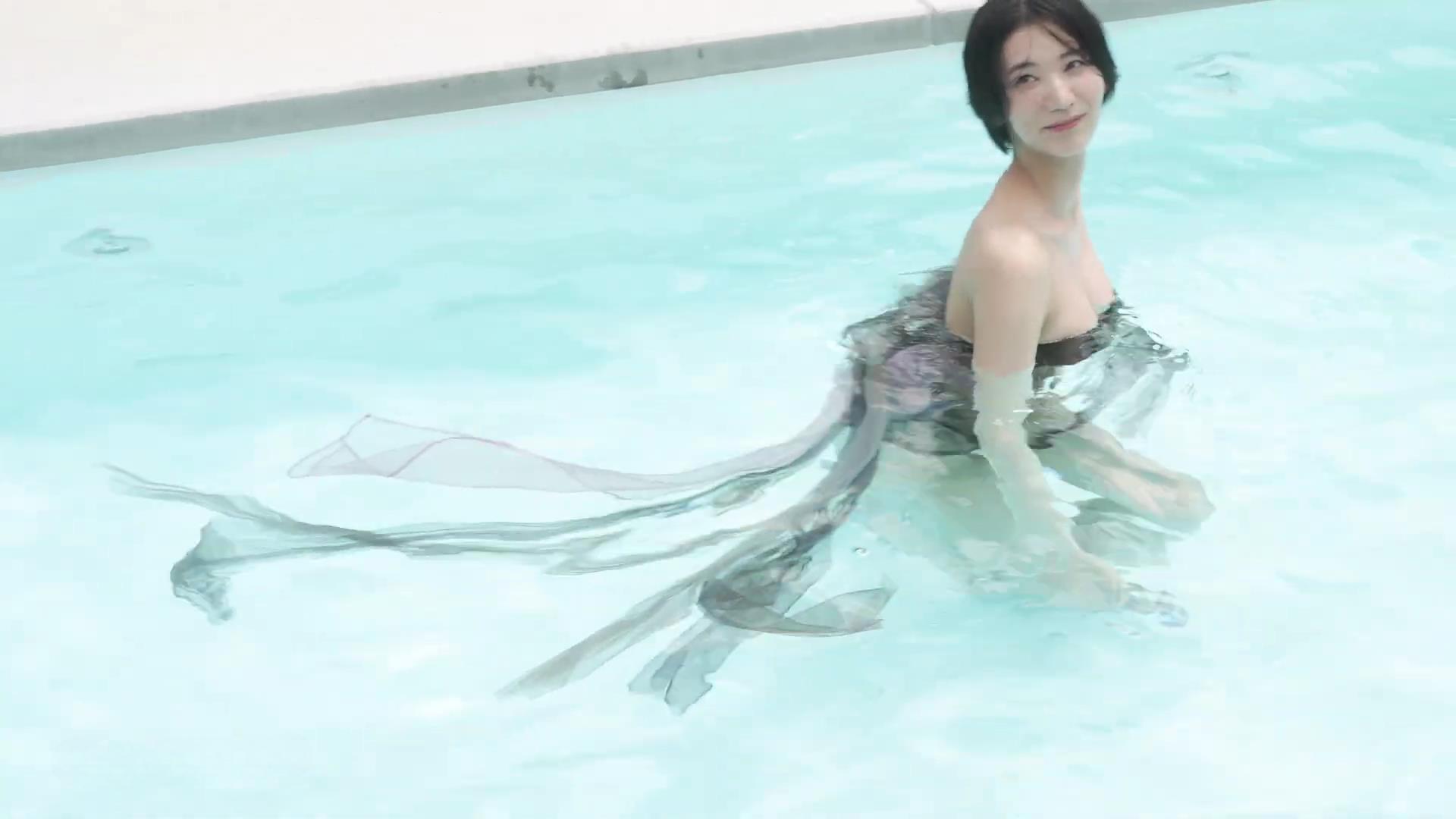小貫莉奈 水着グラビア画像エロ画像 20枚目