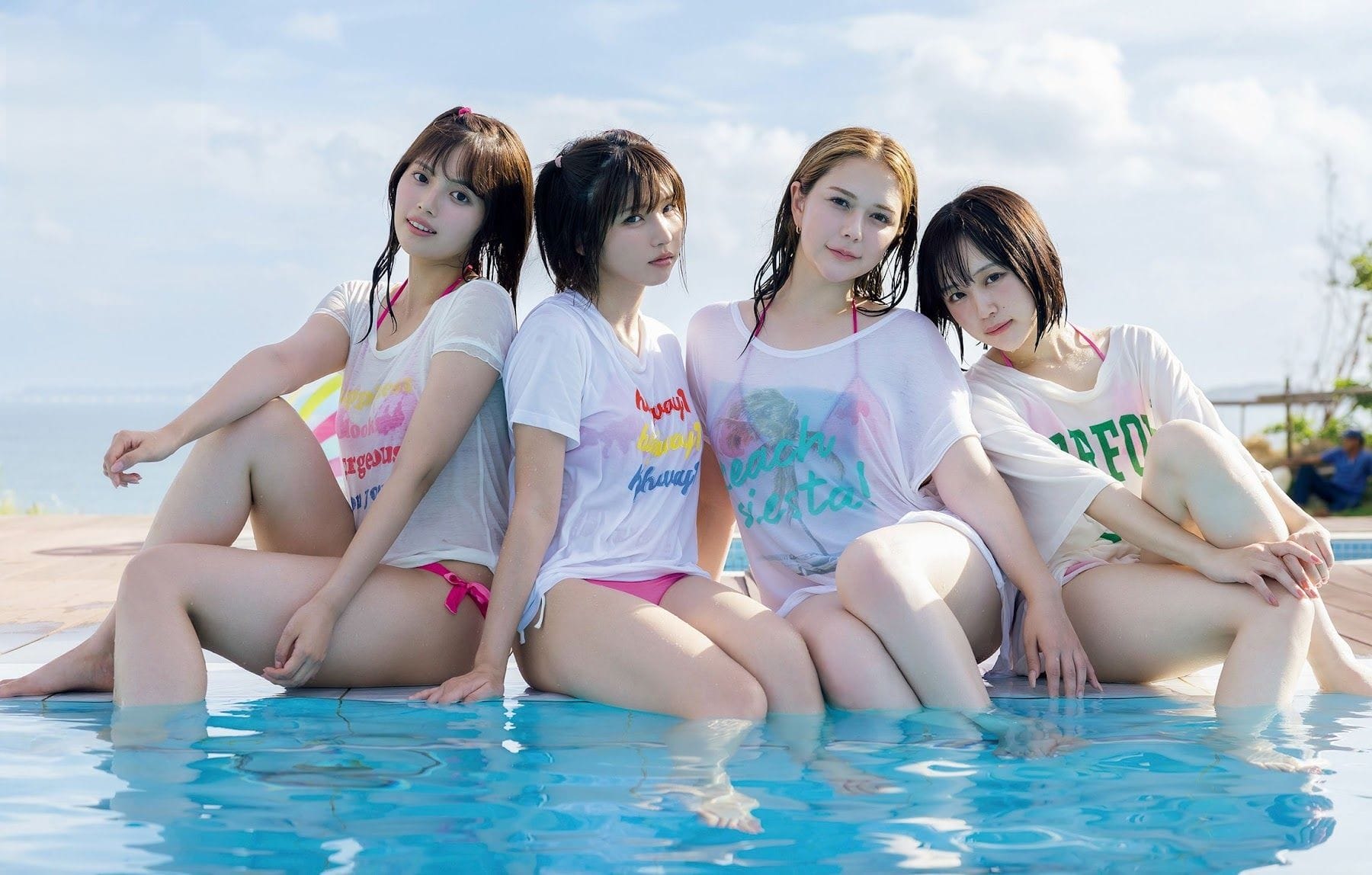 【画像あり】東京湾岸がーるず初写真集『えもなむ』発売!えなこ・なえなの等4人の沖縄水着ショット解禁 2枚目