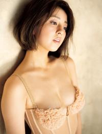 柳ゆり菜グラビア水着画像恋する季節こんな顔で見つめられたら即KO!