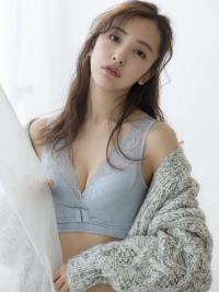 板野友美