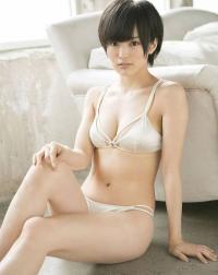 山本彩の抜ける水着画像集