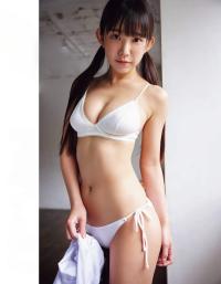 長澤茉里奈 犯罪スレスレ?の合法ビキニは必見