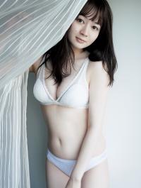 江籠裕奈 最新グラビア水着画像②